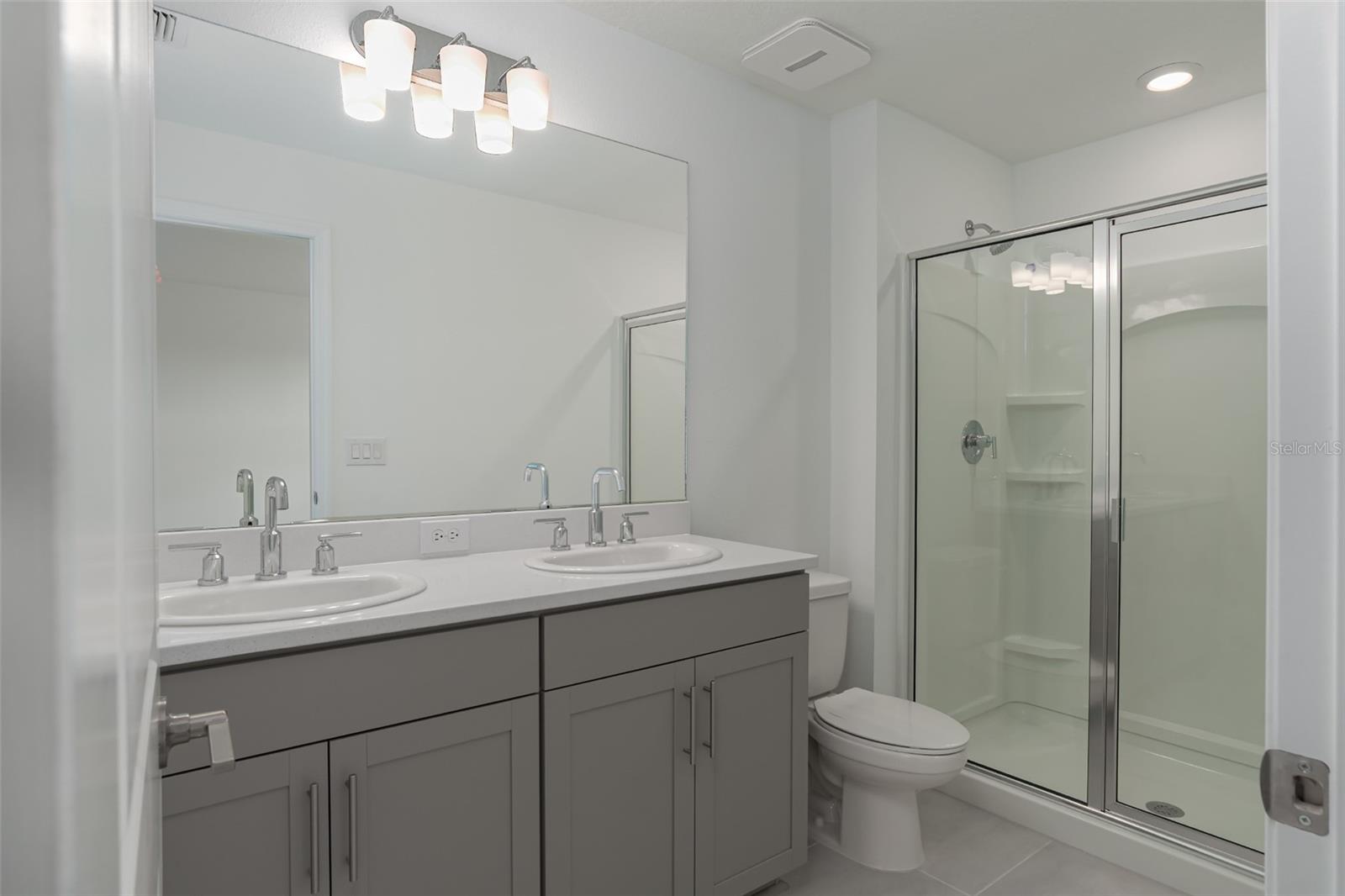 ARTISAN LAKES EDGESTONE NORTH PH I & II - Residential Lease