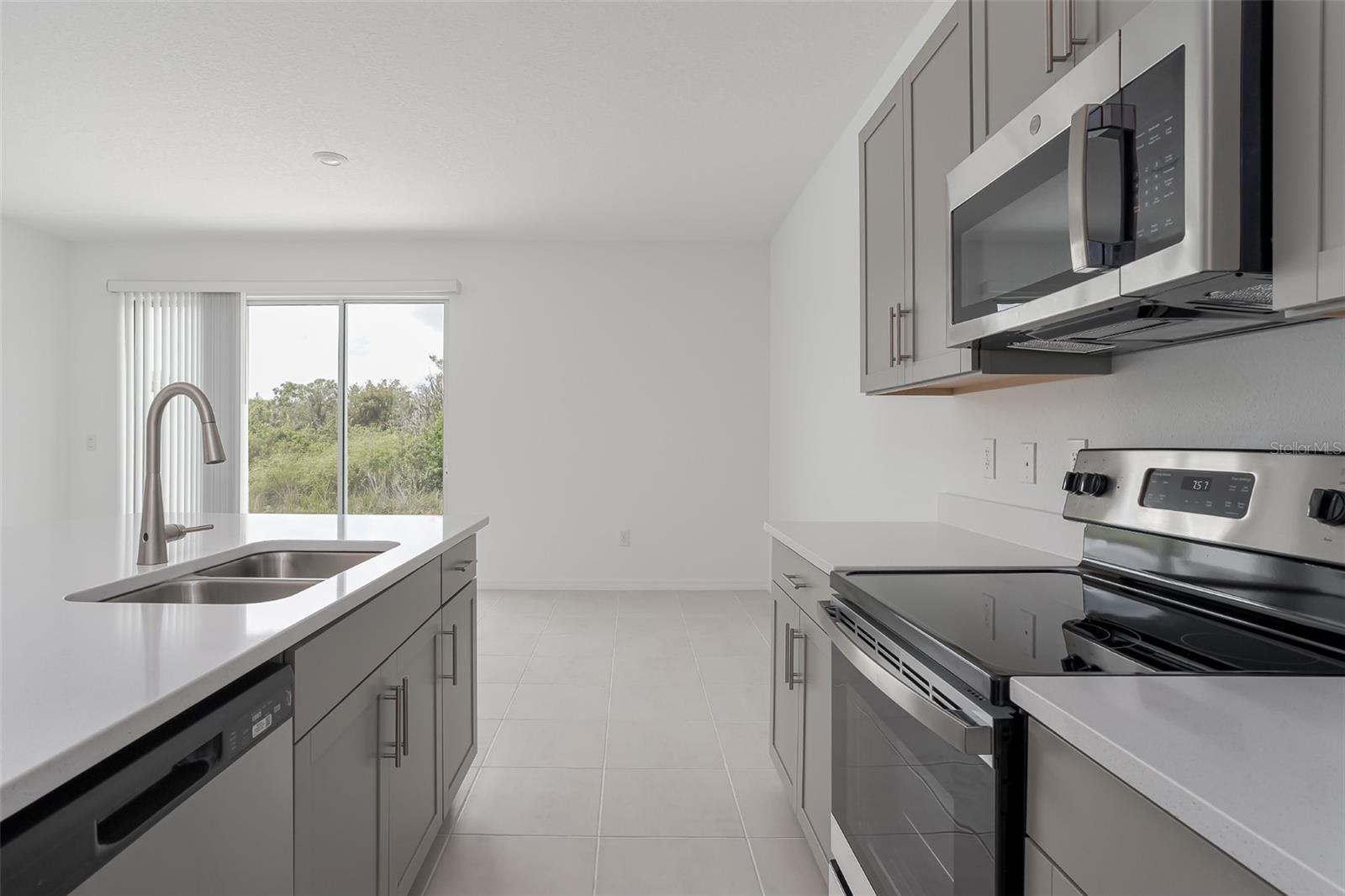 ARTISAN LAKES EDGESTONE NORTH PH I & II - Residential Lease