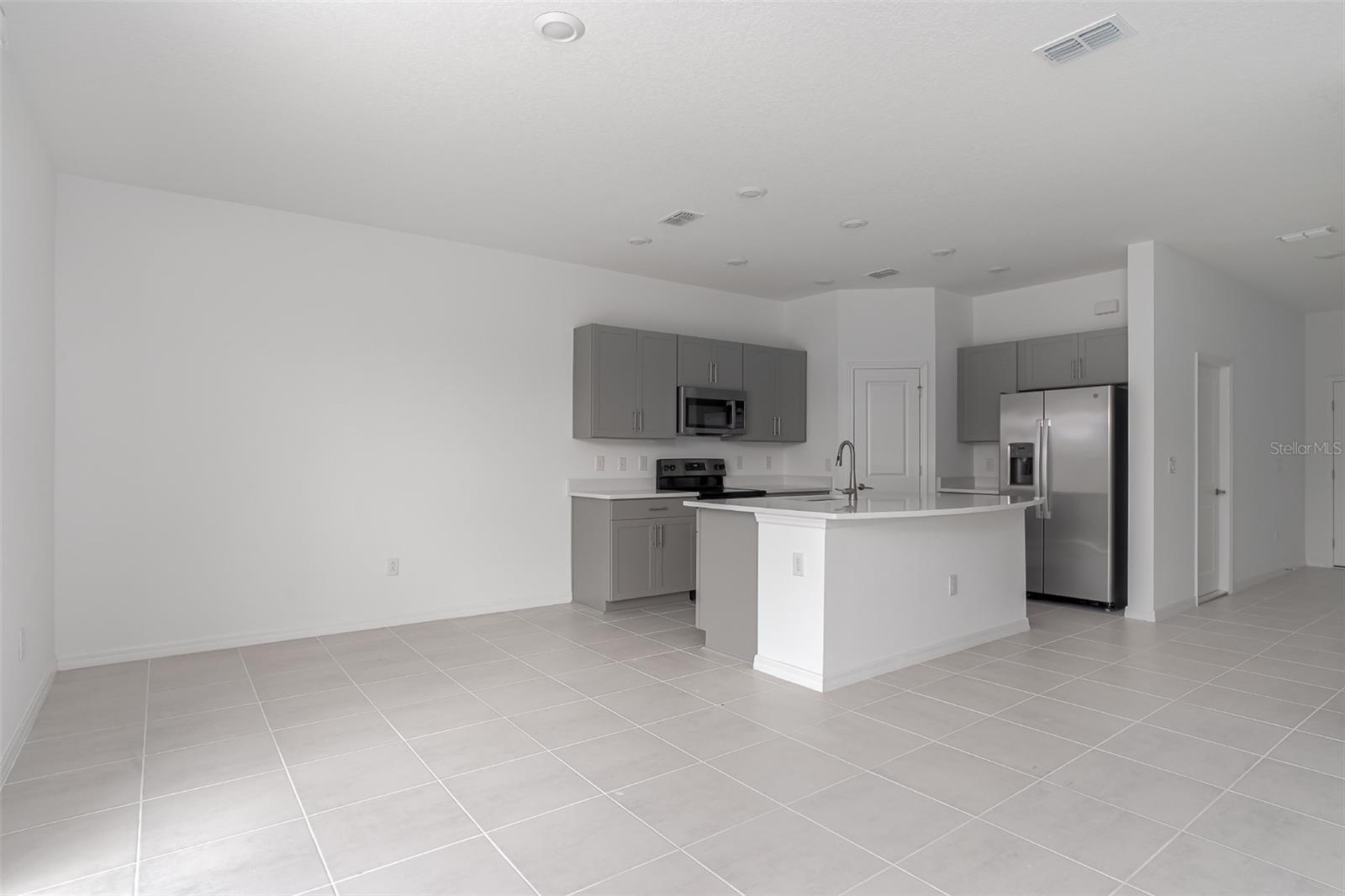 ARTISAN LAKES EDGESTONE NORTH PH I & II - Residential Lease