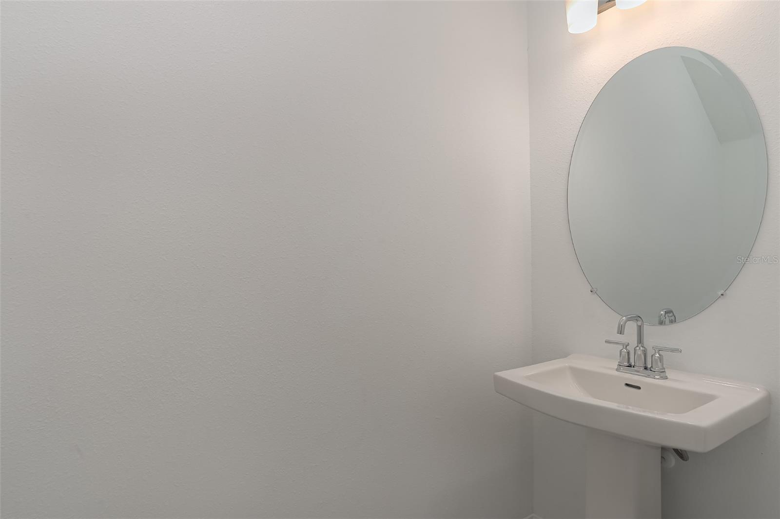 ARTISAN LAKES EDGESTONE NORTH PH I & II - Residential Lease