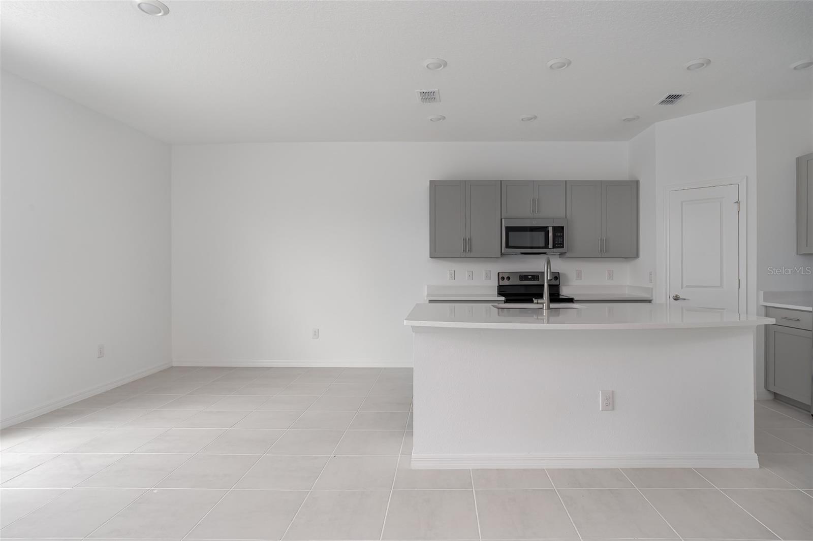 ARTISAN LAKES EDGESTONE NORTH PH I & II - Residential Lease