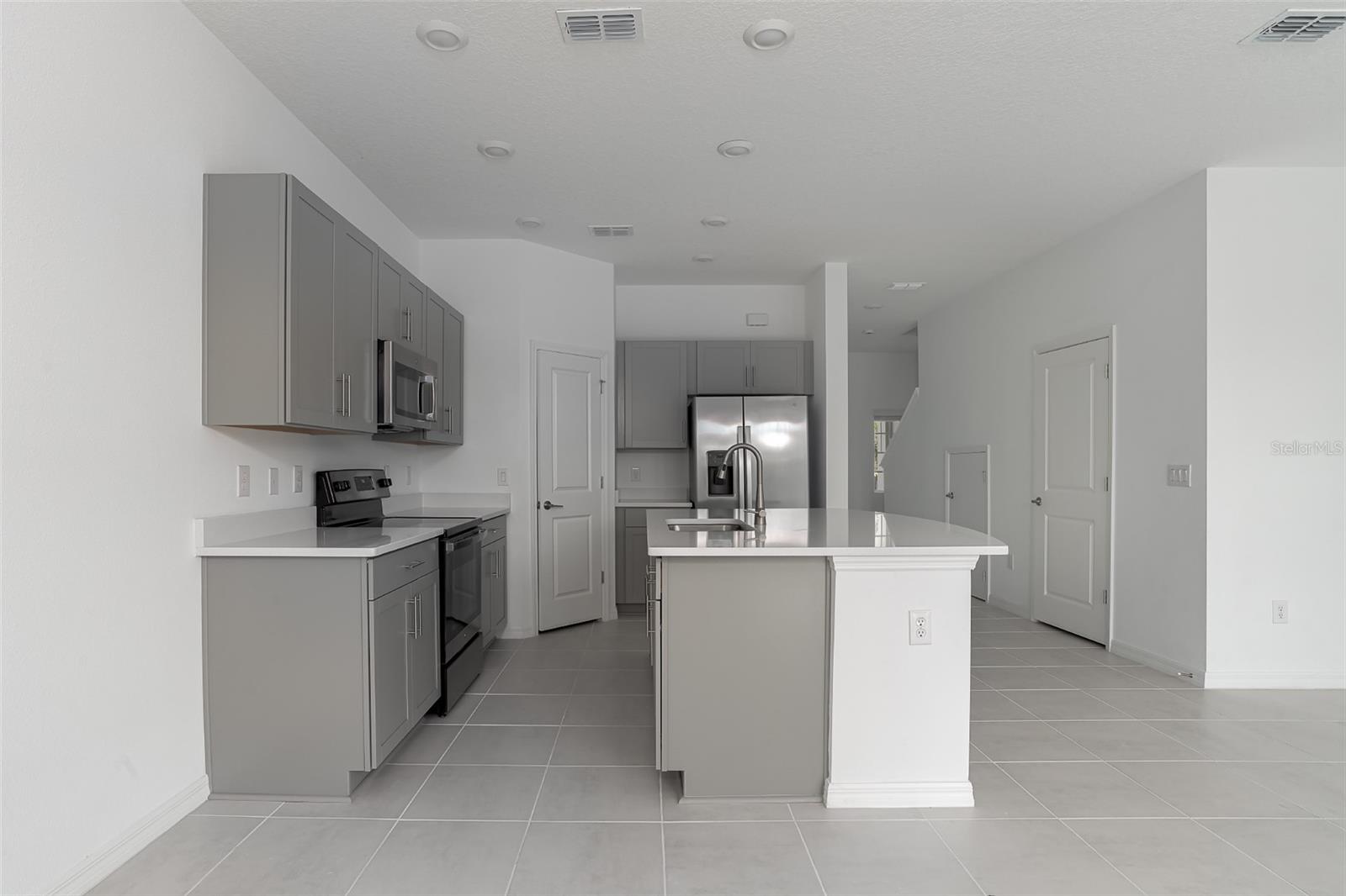 ARTISAN LAKES EDGESTONE NORTH PH I & II - Residential Lease