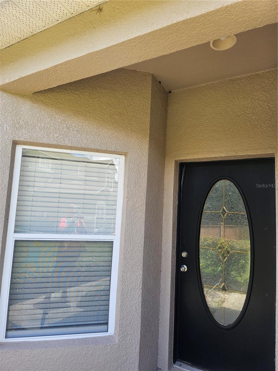 Welcome to this spacious 3-bedroom, 2-bath corner townhome with a 2-car garage, located in the desirable gated community of Crestwood Commons. This well-designed home offers a split floor plan with a comfortable living room/dining room combo, perfect for both entertaining and everyday living.
The primary suite features a large master bath complete with a corner garden tub, separate shower, and dual sinks for added convenience.
Community amenities include a sparkling pool and playground, providing a welcoming environment for relaxation and recreation.
Situated in a prime Ocoee location, this home is close to shopping, dining, hospitals, and major highways, making commuting and daily errands simple. It is also centrally located near major employment centers, offering both comfort and convenience.
Don’t miss this opportunity to make this beautiful townhome your next residence!
