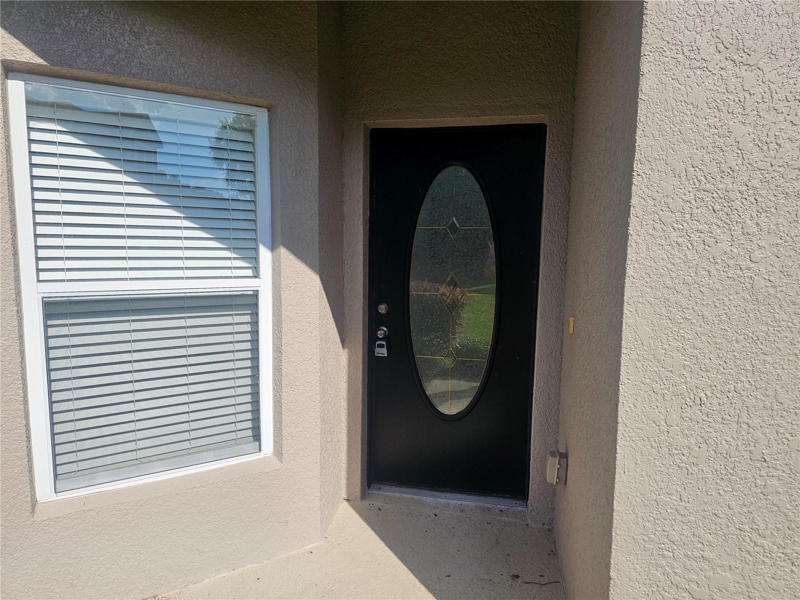 Welcome to this spacious 3-bedroom, 2-bath corner townhome with a 2-car garage, located in the desirable gated community of Crestwood Commons. This well-designed home offers a split floor plan with a comfortable living room/dining room combo, perfect for both entertaining and everyday living.
The primary suite features a large master bath complete with a corner garden tub, separate shower, and dual sinks for added convenience.
Community amenities include a sparkling pool and playground, providing a welcoming environment for relaxation and recreation.
Situated in a prime Ocoee location, this home is close to shopping, dining, hospitals, and major highways, making commuting and daily errands simple. It is also centrally located near major employment centers, offering both comfort and convenience.
Don’t miss this opportunity to make this beautiful townhome your next residence!