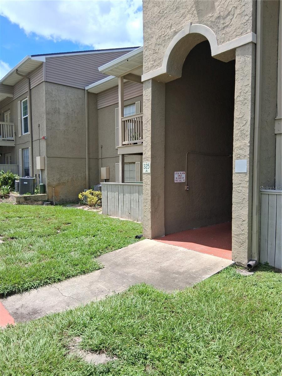 Just Listed 2 bedrooms 2 bath spacious apartment located in Altamonte springs, in close proximity to Malls, Highways & shopping centers., subdivision amenities are: swimming pool, tennis courts, clubhouse, and fitness center! HOA Approval required.