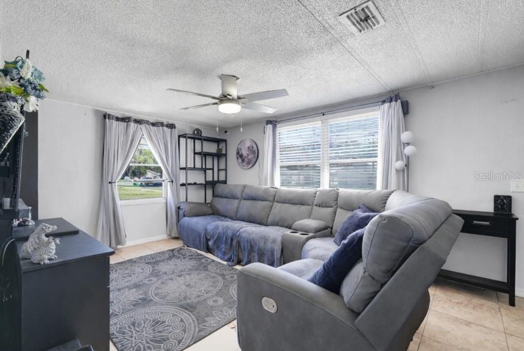 Photo of 1009 E Hazzard Avenue, Eustis, FL 32726 (MLS # G5109155)