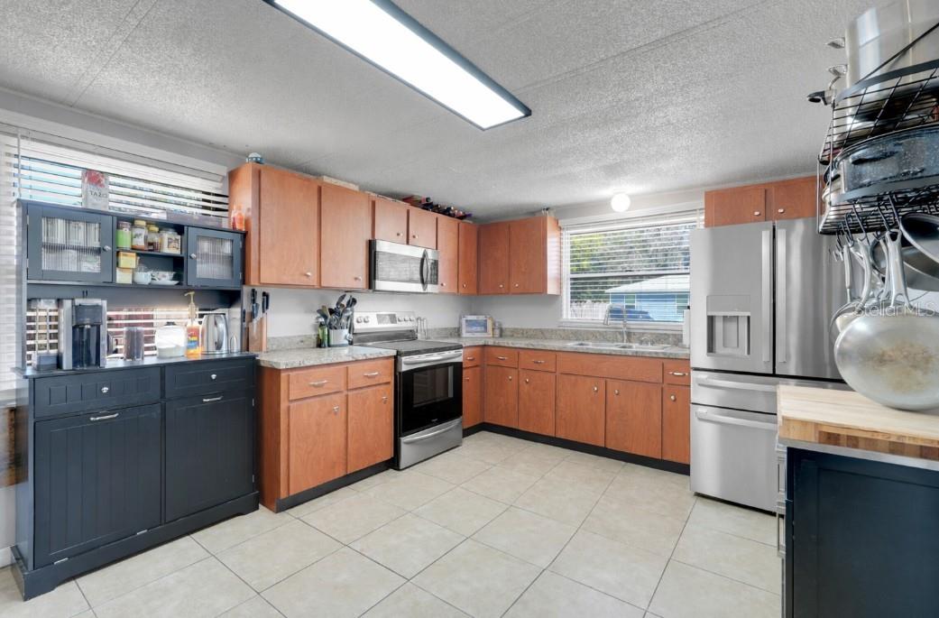 1009 E HAZZARD AVENUE