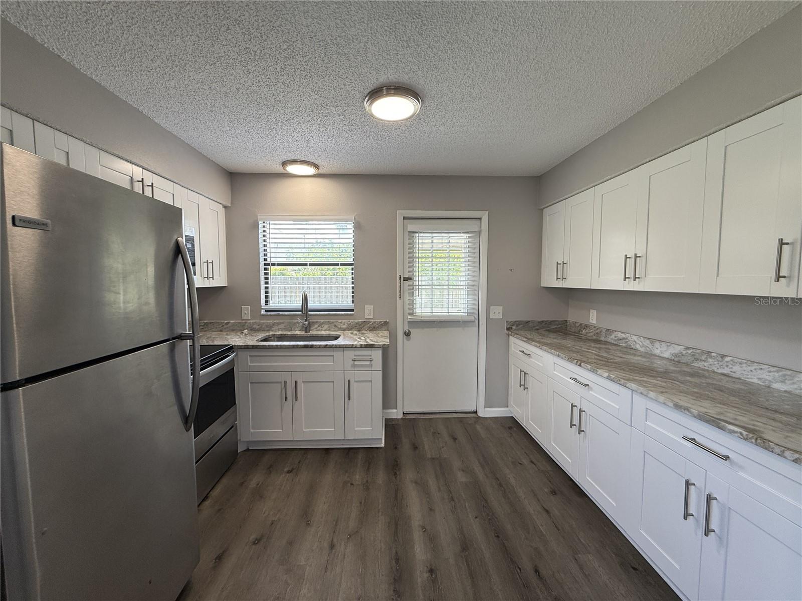 VENICE GARDENS - Residential Lease
