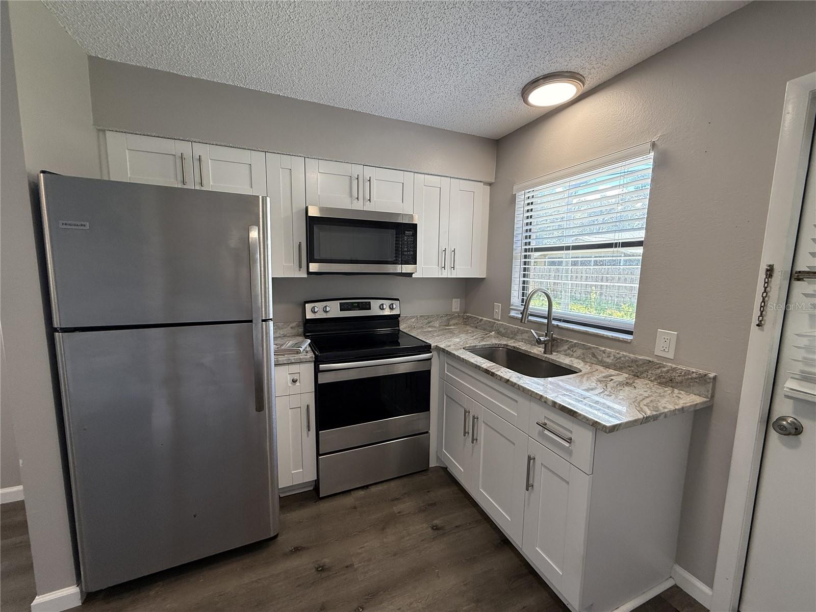 VENICE GARDENS - Residential Lease