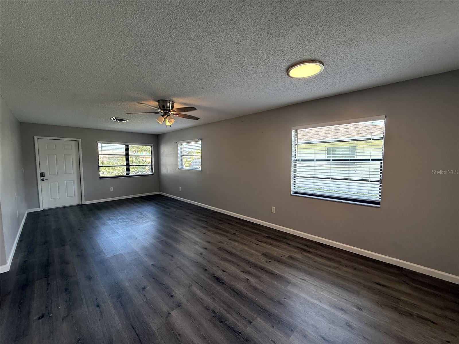 VENICE GARDENS - Residential Lease