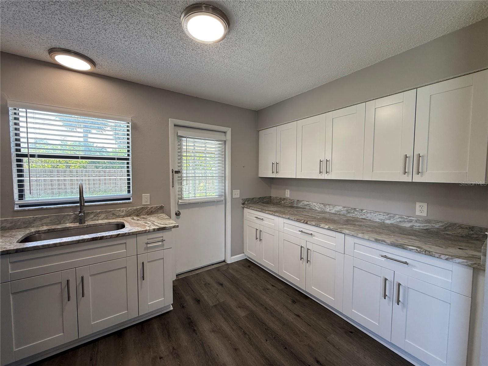VENICE GARDENS - Residential Lease