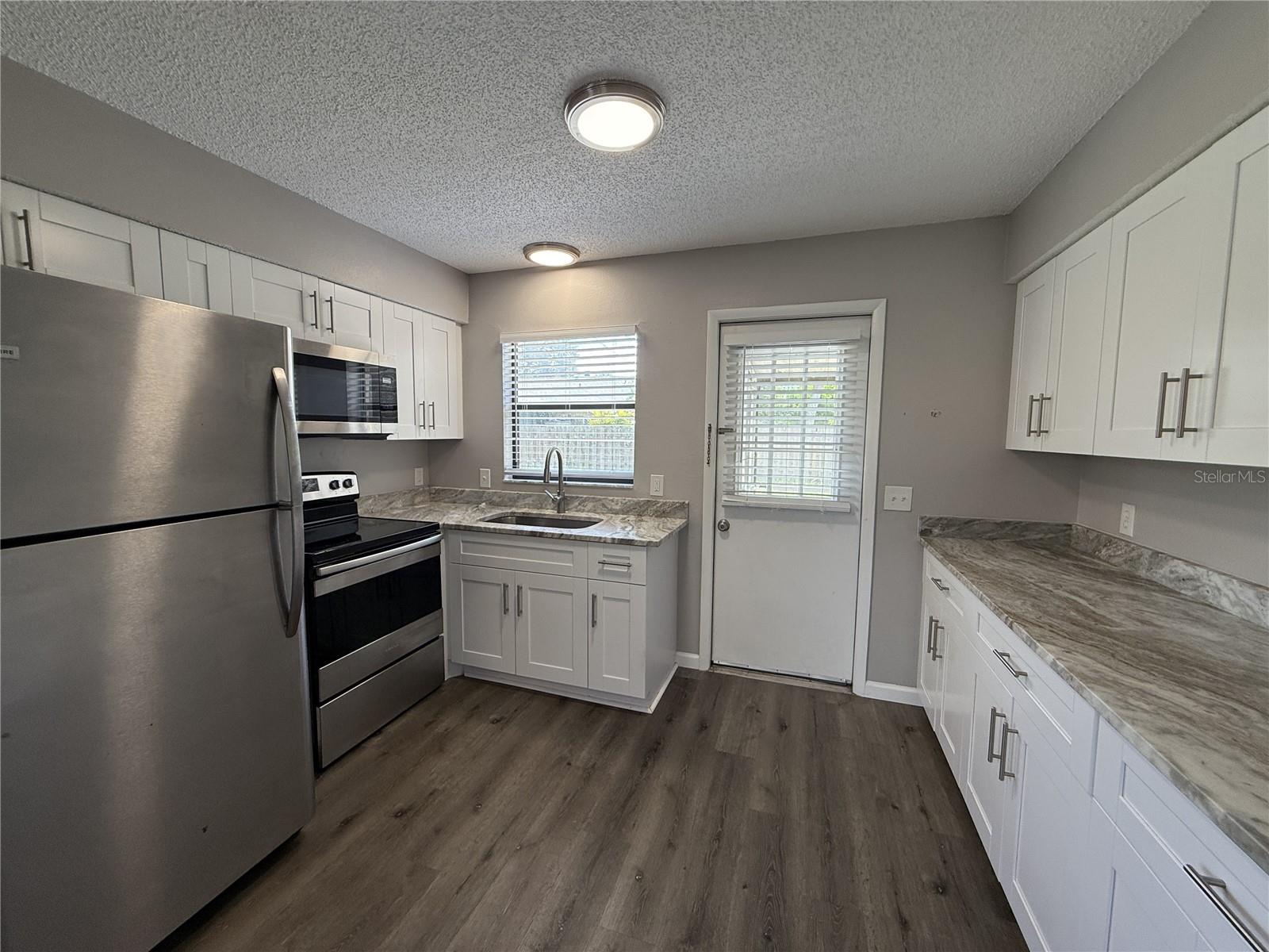 VENICE GARDENS - Residential Lease
