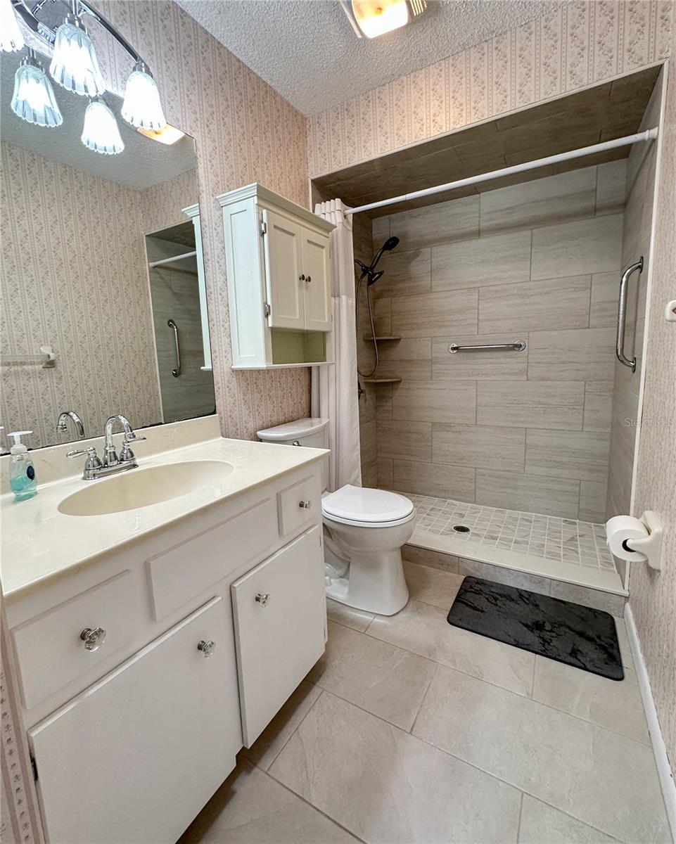 ROYAL OAKS - Residential