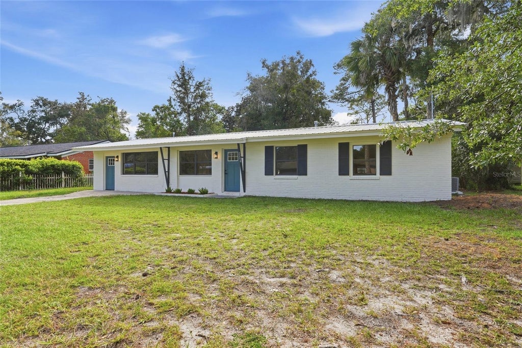 Photo of 2208 NE 15th Terrace, Gainesville, FL 32609 (MLS # GC543638)