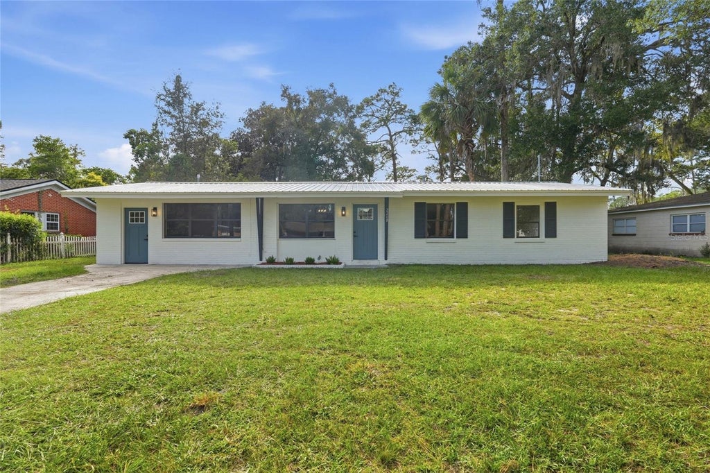 Photo of 2208 NE 15th Terrace, Gainesville, FL 32609 (MLS # GC543638)