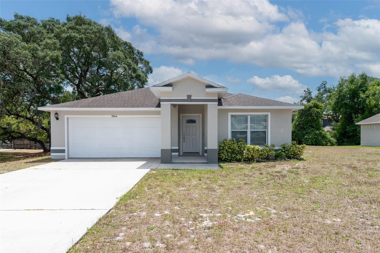 2044 HILLVIEW CIRCLE