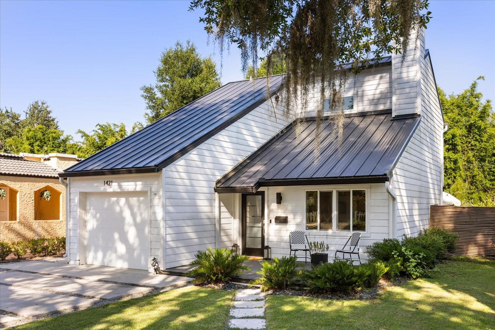 1421 SUNSET DRIVE