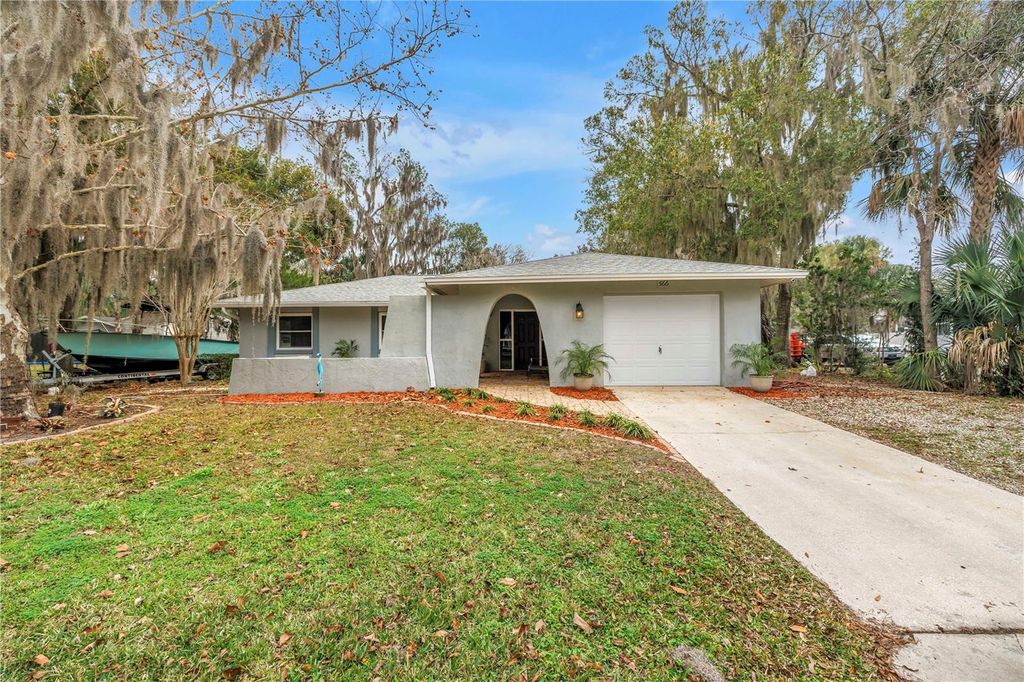 Photo of 566 NW Magnolia Circle, Crystal River, FL 34428 (MLS # TB8460432)