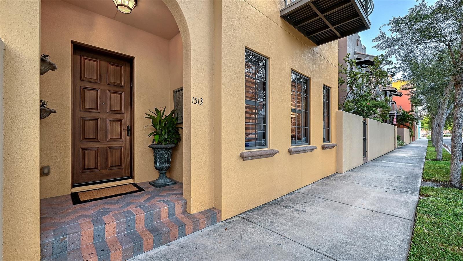 1513 OAK STREET 18