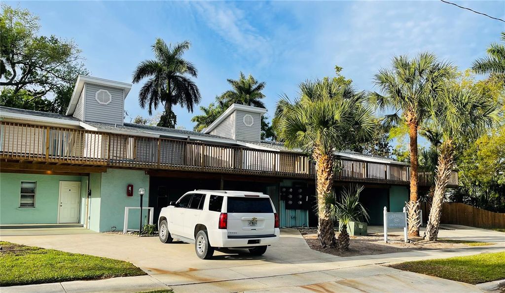 Photo of 1559 7th Avenue W, Bradenton, FL 34205 (MLS # A4687378)