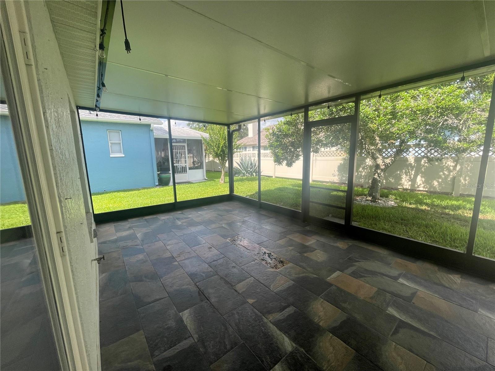 VILLAS ON THE GREEN A CONDOMIN - Residential