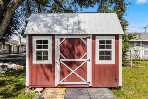 A home in WINTER HAVEN