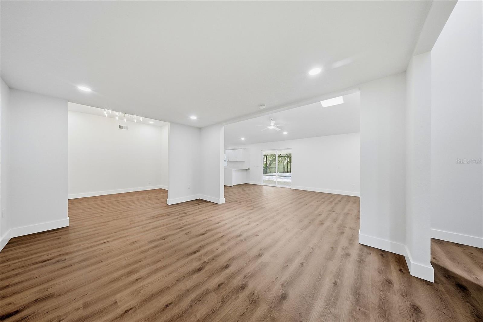 BUCKHORN SPGS MANOR - Residential