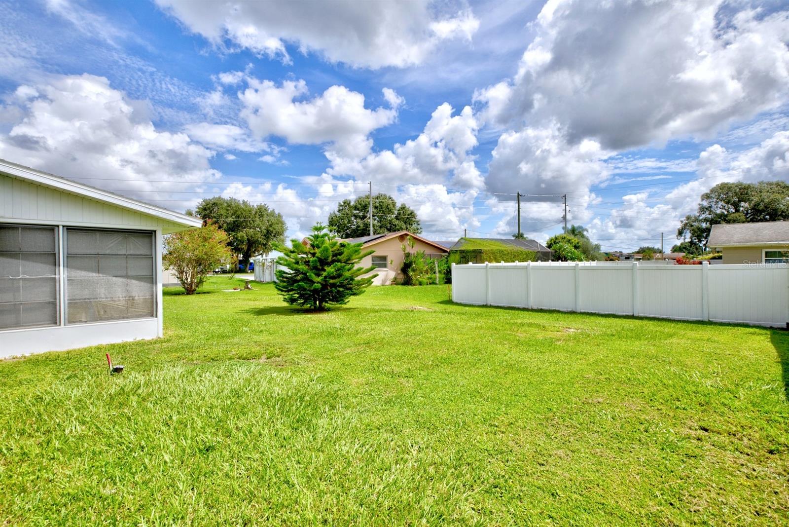 COUNTRY CLUB LAKE ESTATES - Residential