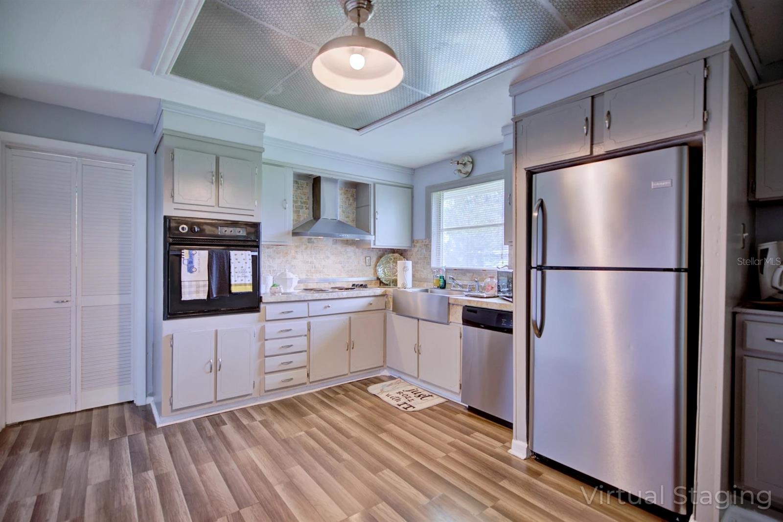 COUNTRY CLUB LAKE ESTATES - Residential