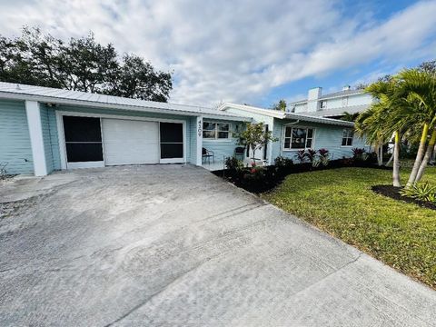 A home in PALMETTO