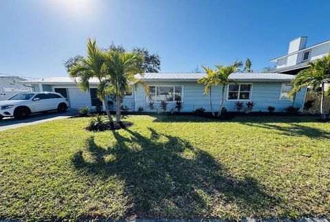 A home in PALMETTO