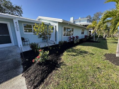 A home in PALMETTO