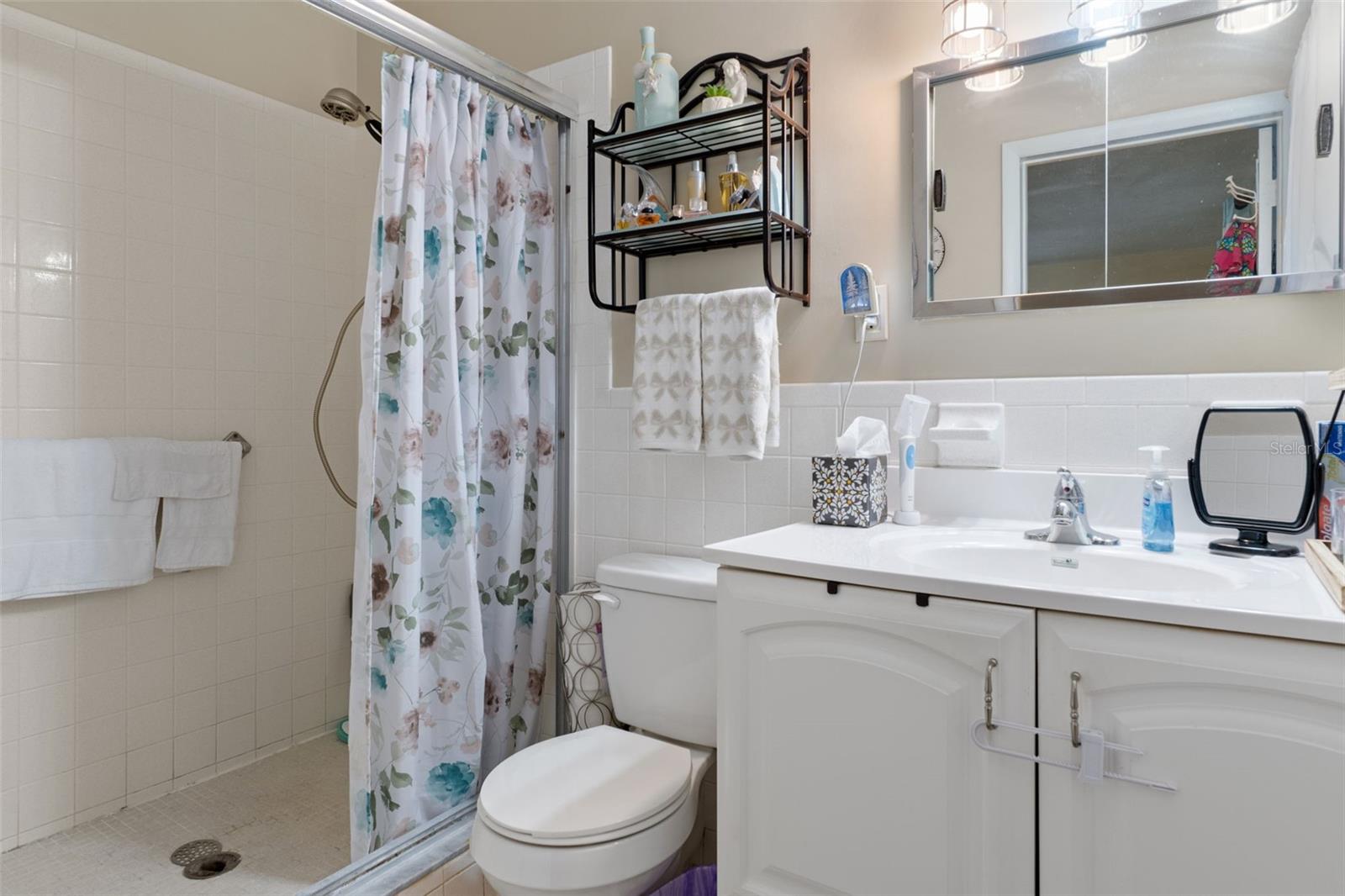 BEVERLY HILLS UNIT 05 - Residential