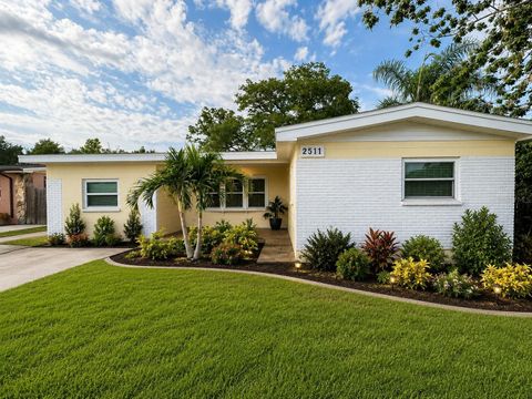 Photo of 2511 W Violet Street, Tampa, FL 33614 (MLS # TB8532900)
