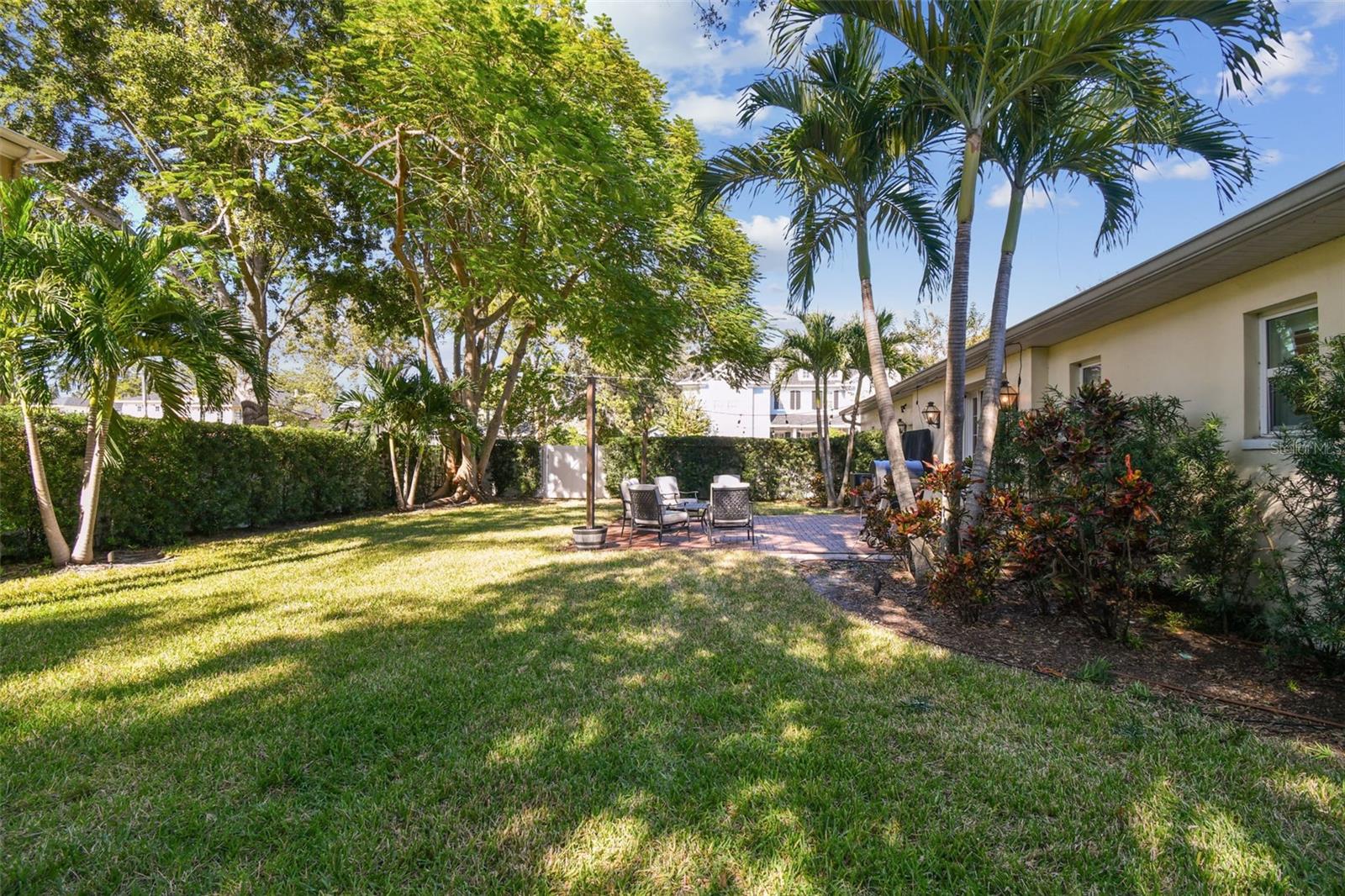 SUNSET PARK - Residential Lease