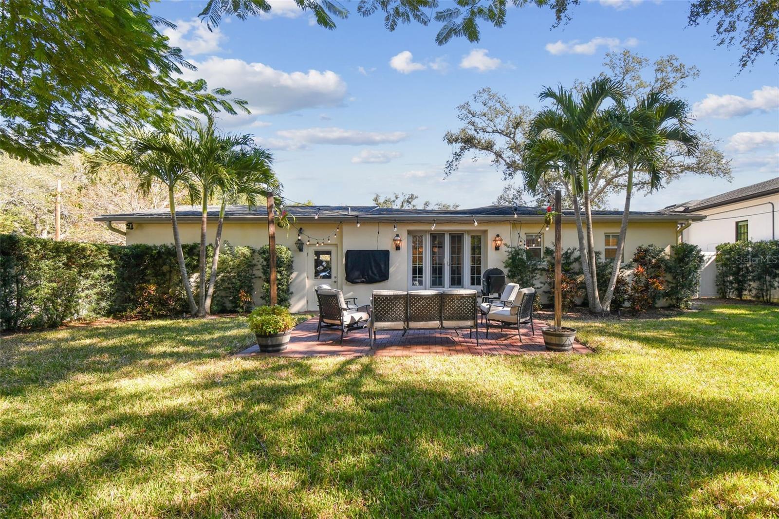 SUNSET PARK - Residential Lease