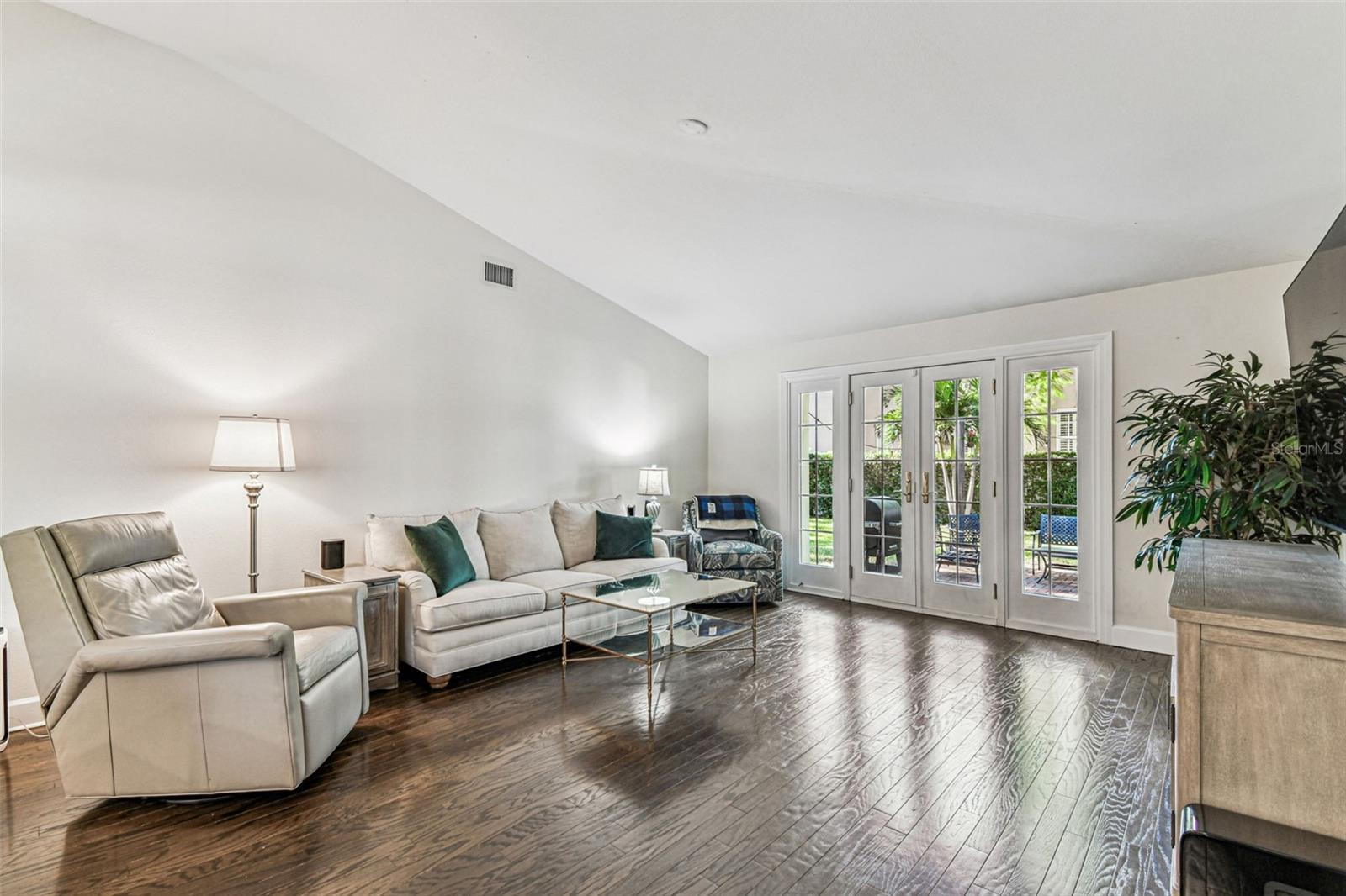 SUNSET PARK - Residential Lease