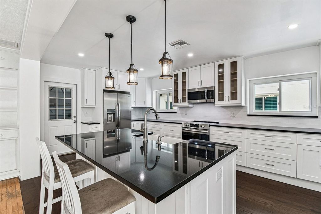 Photo of 642 Geneva Place, Tampa, FL 33606 (MLS # TB8434854)