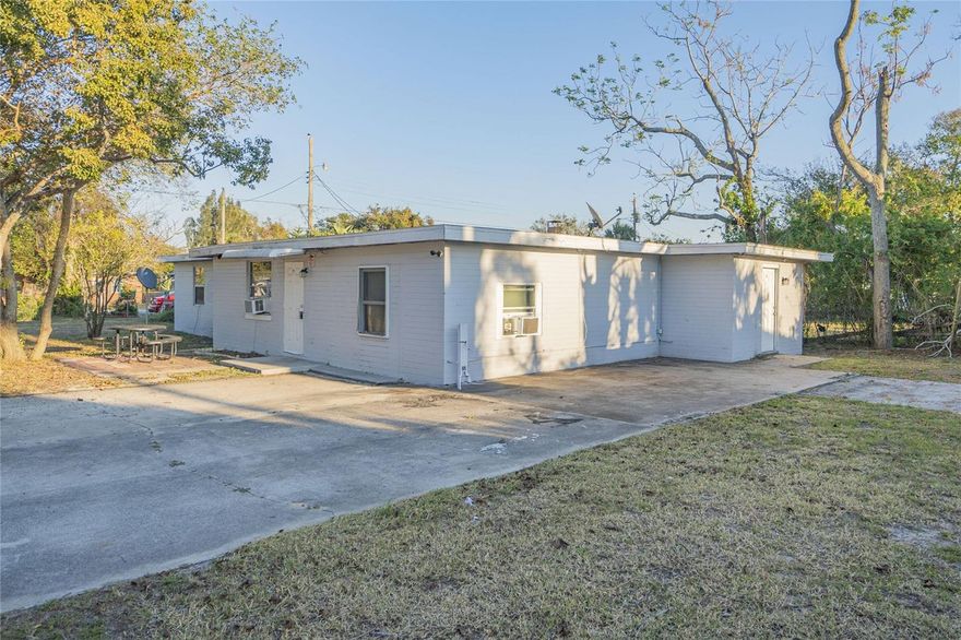 2 units available for rent. 

There is a 1 Bed / 1 Bath + Den as well as another unit that is  a Spacious 1 Bed / 1 Bath. 

Located in a desirable area of Daytona Beach, this property benefits from proximity to major employers, shopping, and beaches — making it highly attractive to renters.