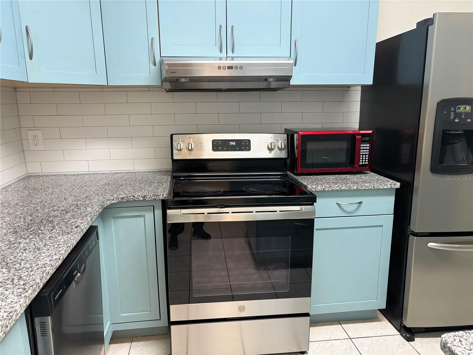CANDLEWYCK VILLAGE - Residential Lease