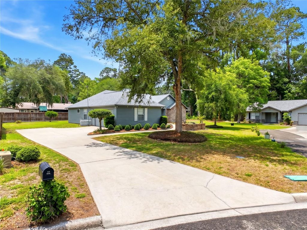 Photo of 3550 NW 46th Ter, Gainesville, FL 32606 (MLS # W7886076)