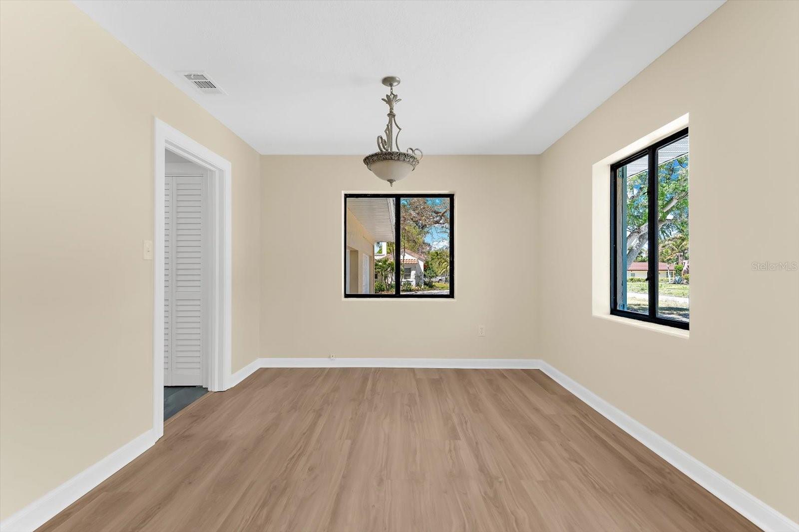 PALMA SOLA PARK - Residential