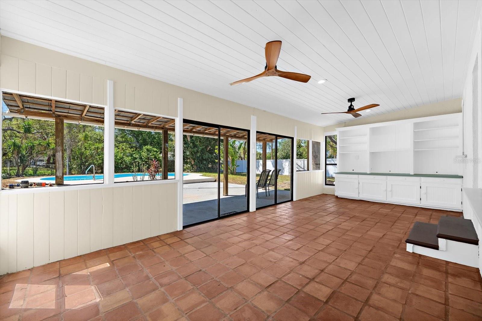 PALMA SOLA PARK - Residential