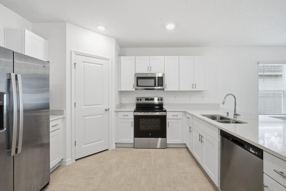 13584 TROPICAL BREEZE WAY