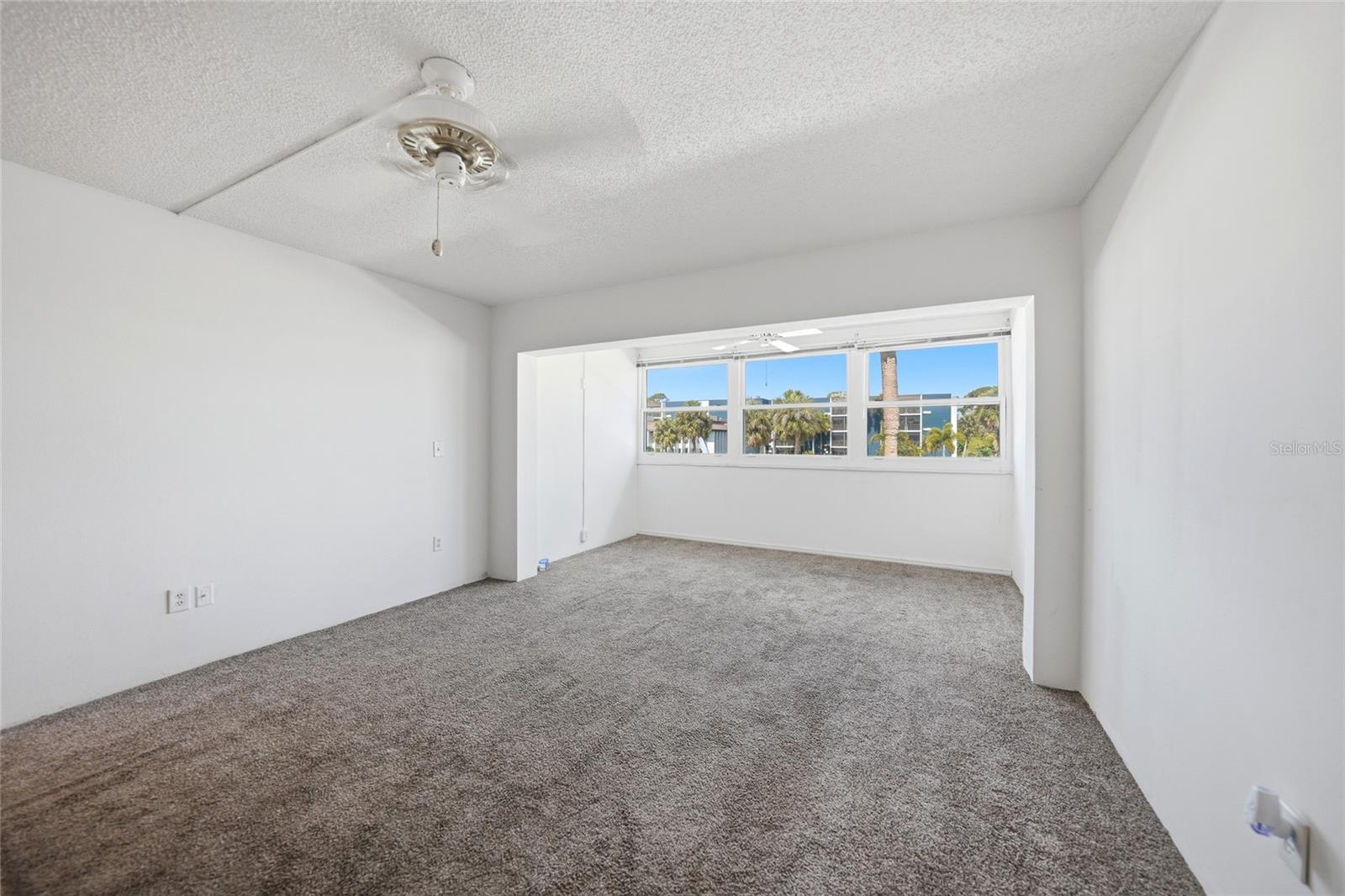 REGENCY HOUSE - Residential
