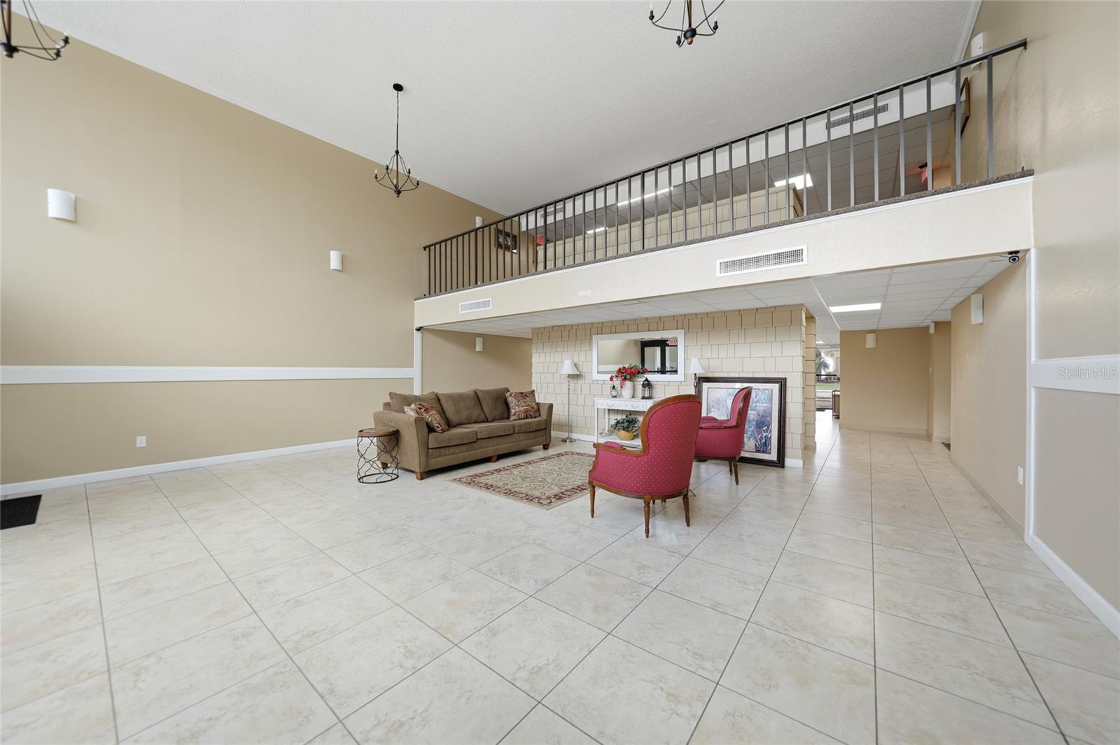 REGENCY HOUSE - Residential