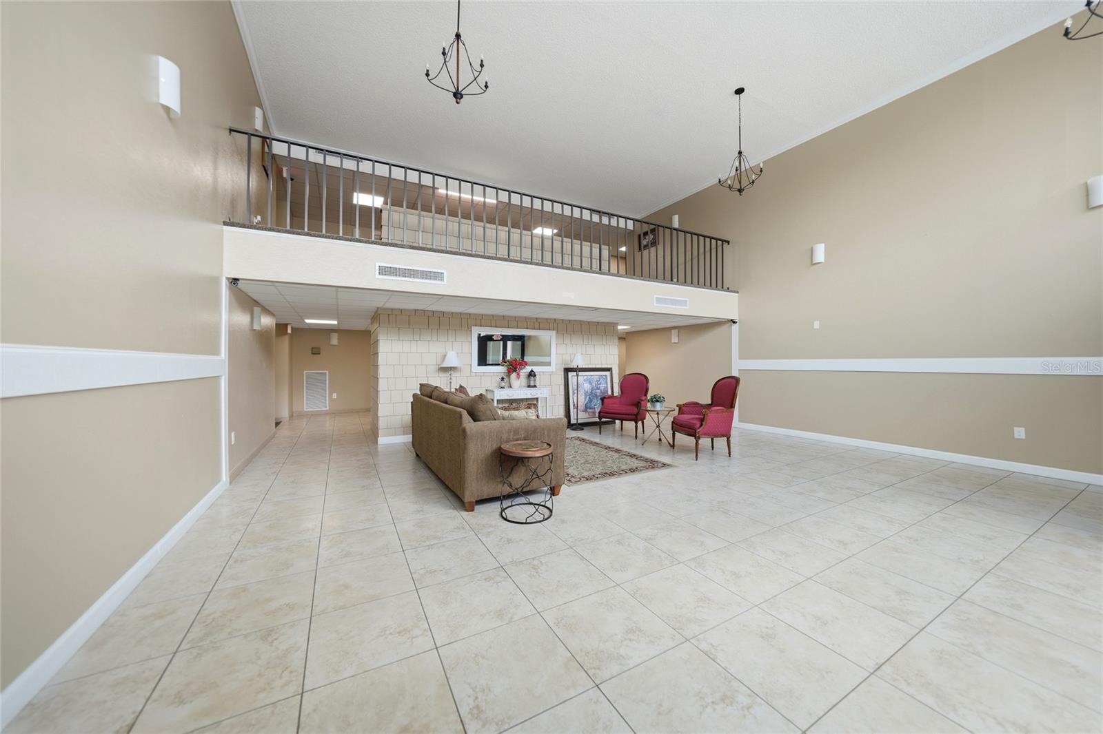 REGENCY HOUSE - Residential
