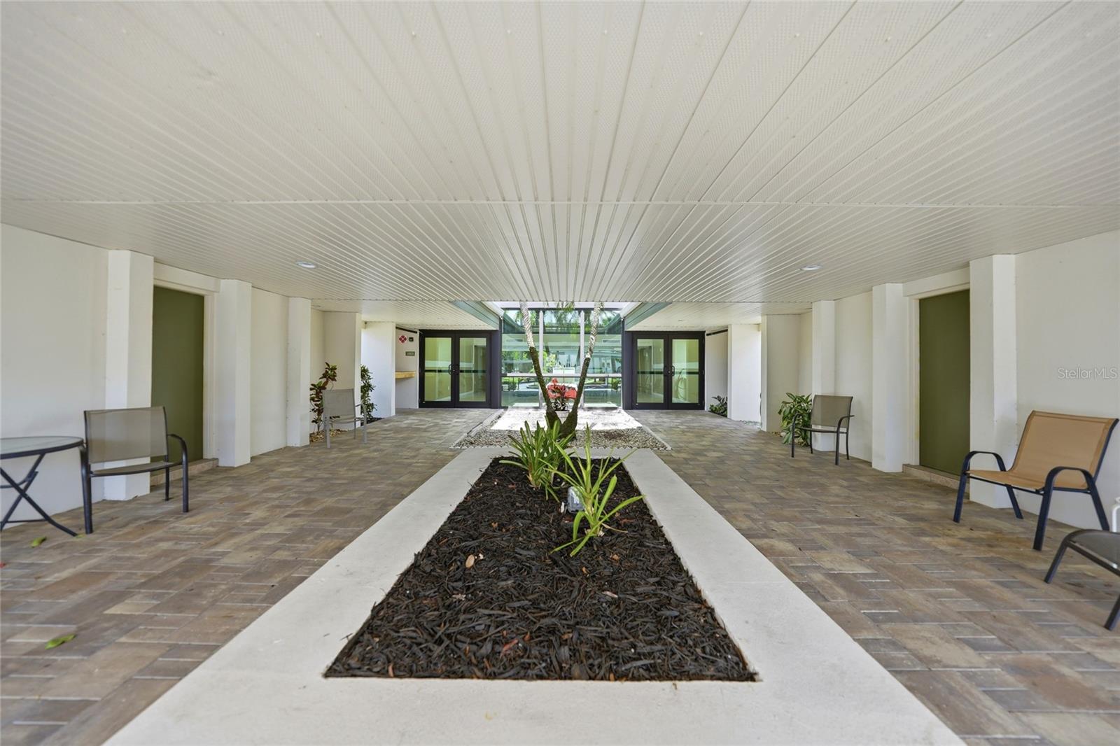 REGENCY HOUSE - Residential