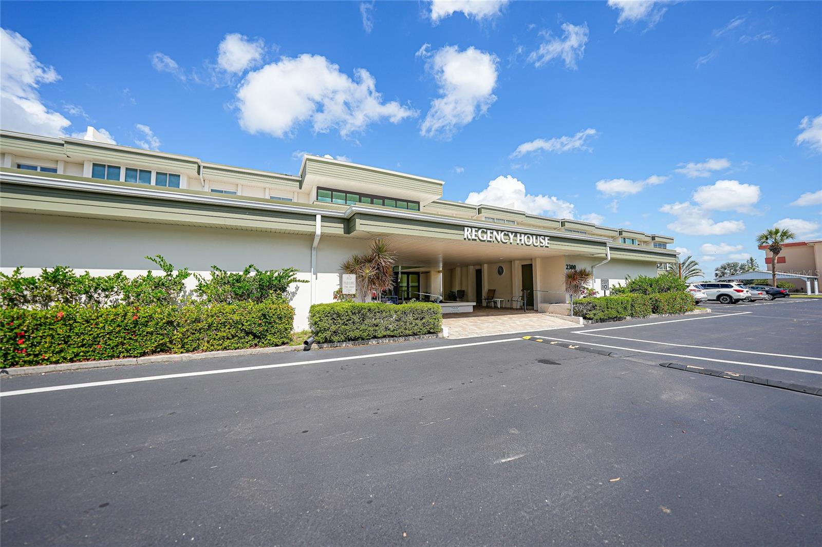 REGENCY HOUSE - Residential