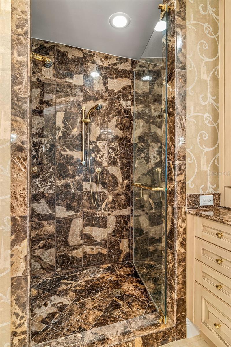 THE BEACH RESIDENCES - Residential